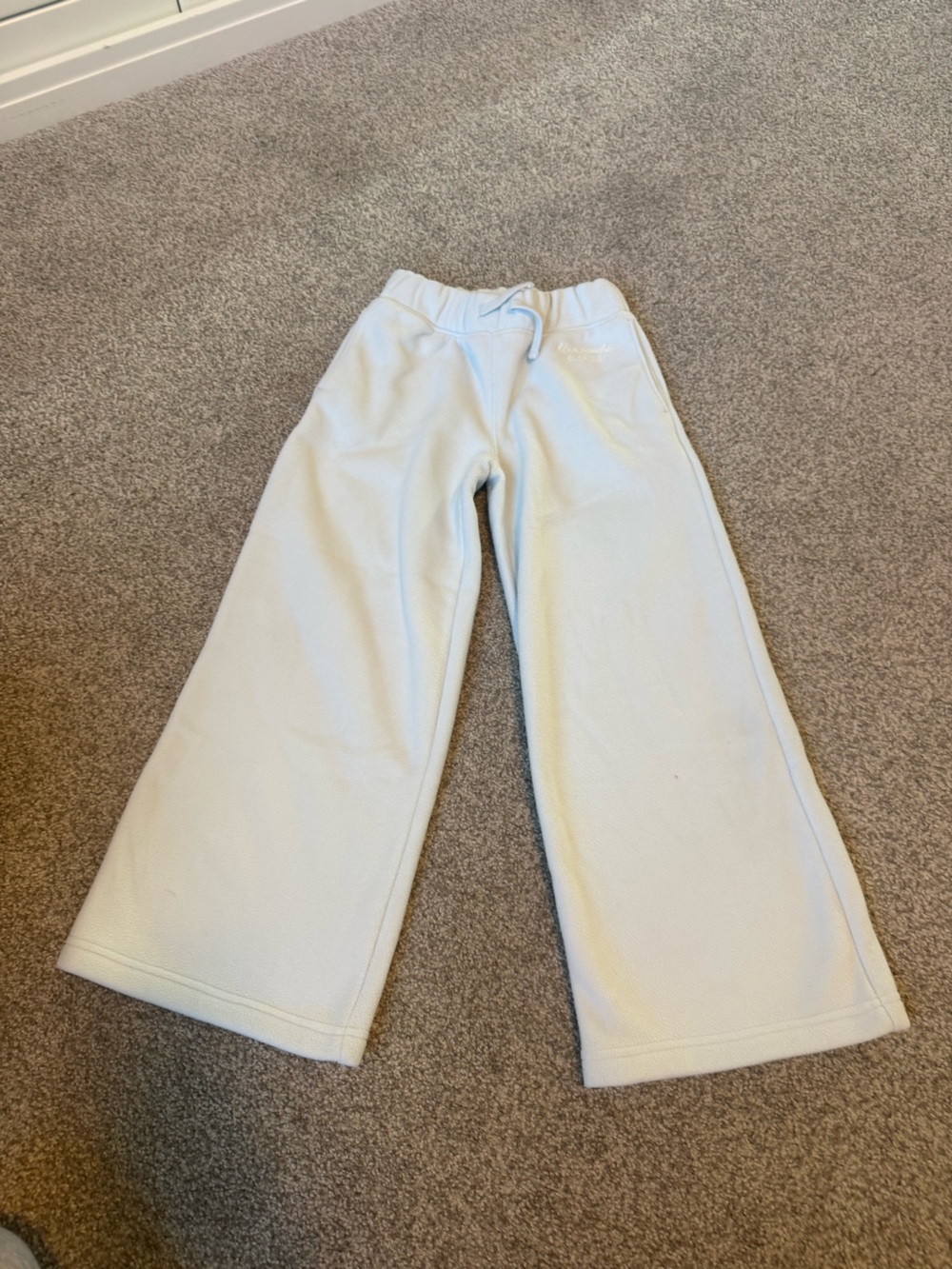 abercrombie kids light blue wide leg sweatpants 7/8